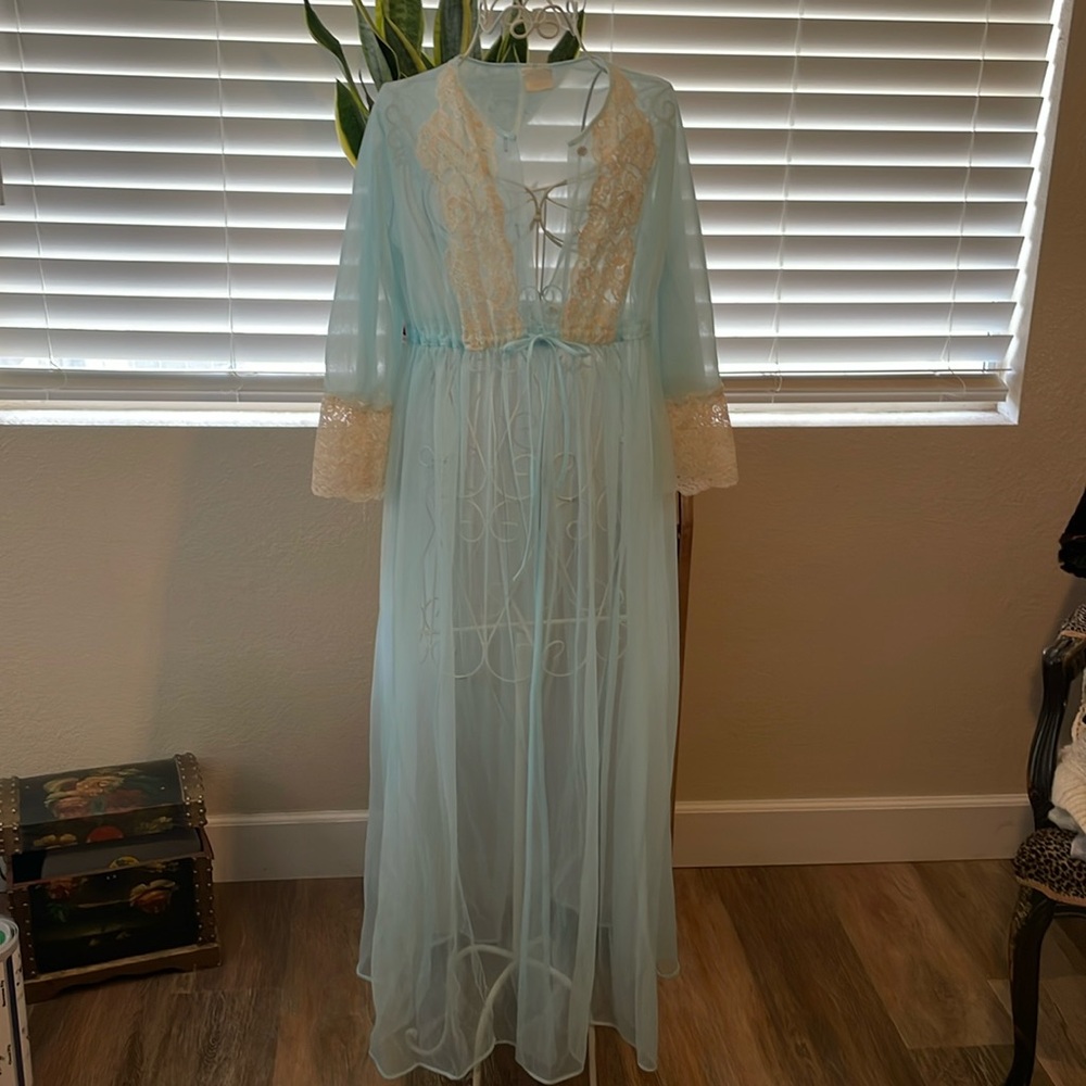 Vintage sheer cover